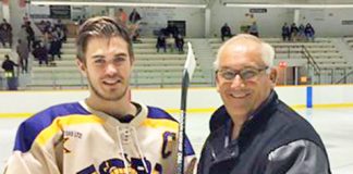 Last-second heroics keep Knox playoff hopes alive