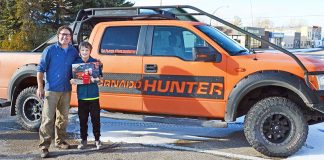 Storm chaser wows crowd with stories