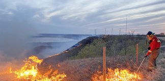 Firefighters battle Qu’Appelle Valley blaze
