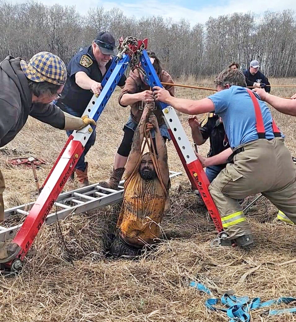 Man rescued after falling into abandoned well - Grasslands News
