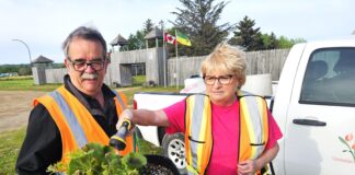 Volunteers help to turn Fort Qu’Appelle into bloom town