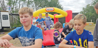 Ukrainians celebrate Independence Day at Echo Valley Park