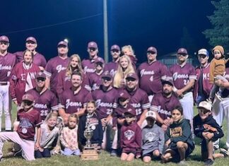 Gems capture third straight title before hundreds of fans